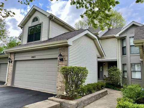 1083 N Auburn Woods Dr, Palatine, IL 60067