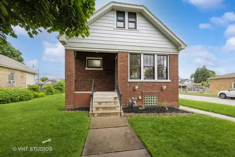 2702 Clinton Ave, Berwyn, IL 60402