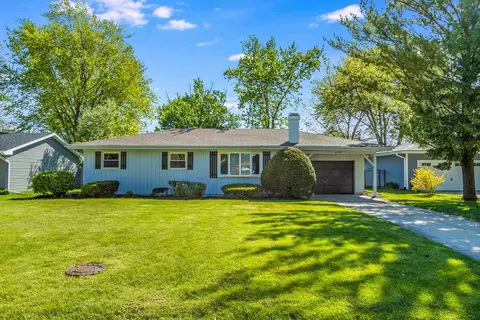 2040 Blueberry Ln, Aurora, IL 60506