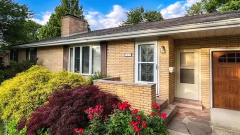Exterior - 400 Grandview Dr, Normal, IL 61761 photo 2 of 9