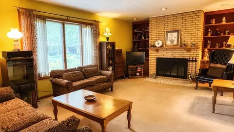 Living - 400 Grandview Dr, Normal, IL 61761 photo 3 of 6
