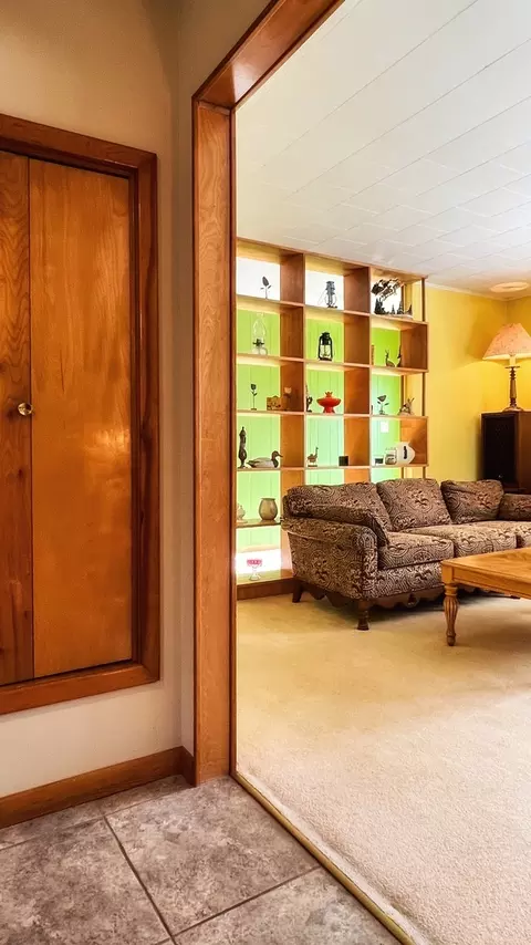 Entry Way - 400 Grandview Dr, Normal, IL 61761 photo 3 of 7