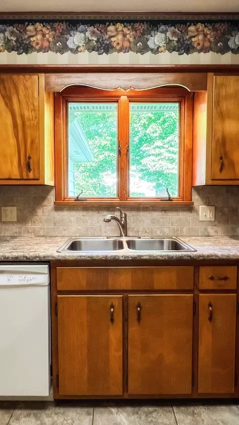 Kitchen - 400 Grandview Dr, Normal, IL 61761 photo 4 of 6