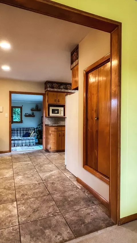 Entry Way - 400 Grandview Dr, Normal, IL 61761 photo 4 of 7