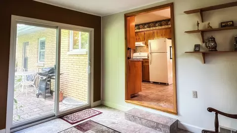 Entry Way - 400 Grandview Dr, Normal, IL 61761 photo 5 of 7
