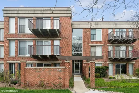 352 Kelburn Rd #225, Deerfield, IL 60015