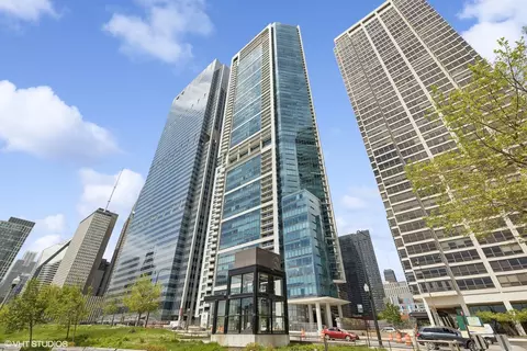 340 E Randolph St #704, Chicago, IL 60601