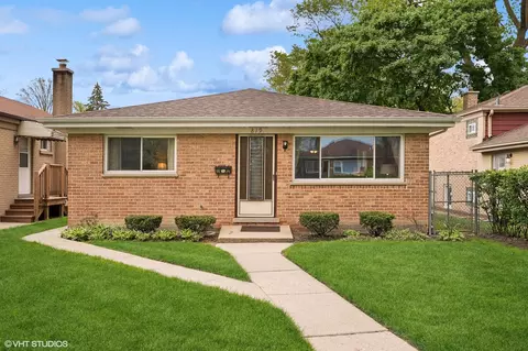 819 Hartrey Ave, Evanston, IL 60202