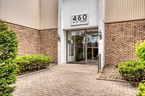 460 74th St #105, Downers Grove, IL 60516
