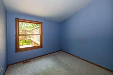 Bedroom - 1350 Riverwood Dr, Algonquin, IL 60102 photo 2 of 4