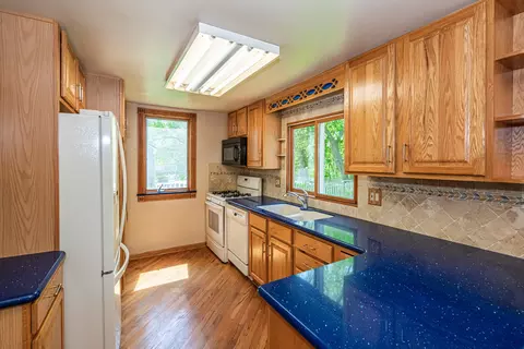 Kitchen - 1350 Riverwood Dr, Algonquin, IL 60102 photo 1 of 2