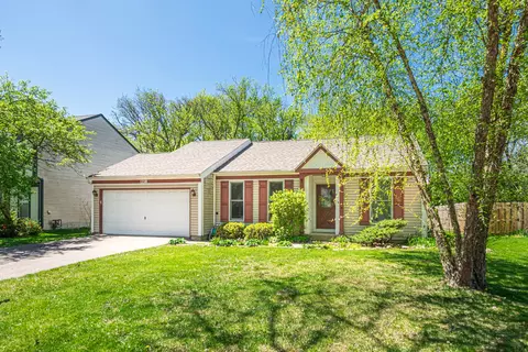 1350 Riverwood Dr, Algonquin, IL 60102