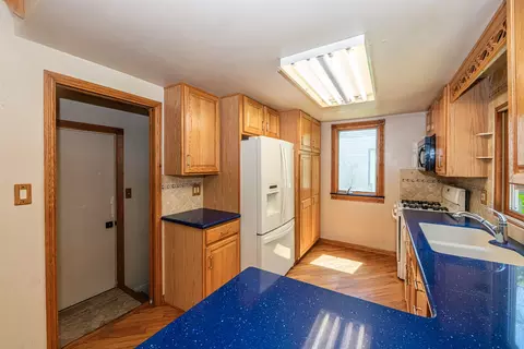 Kitchen - 1350 Riverwood Dr, Algonquin, IL 60102 photo 2 of 2
