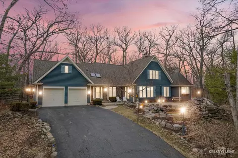 16393 Hickory Cir, Sycamore, IL 60178
