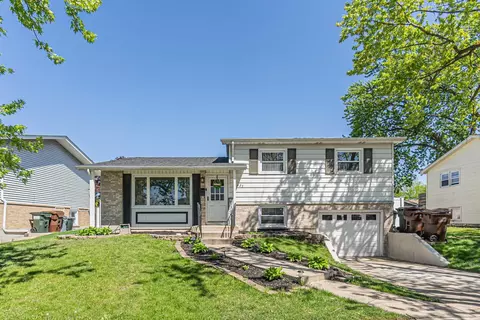 15423 Tudor Rd, Oak Forest, IL 60452