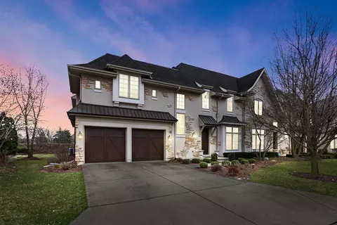 21 Willow Crest Dr #21, Oak Brook, IL 60523
