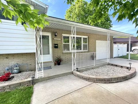 2102 Crescent Dr, Peru, IL 61354 photo 2