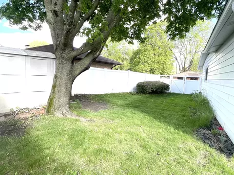 2102 Crescent Dr, Peru, IL 61354 photo 6