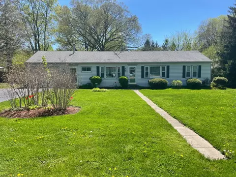 3445 Country Club Ave, Gurnee, IL 60031