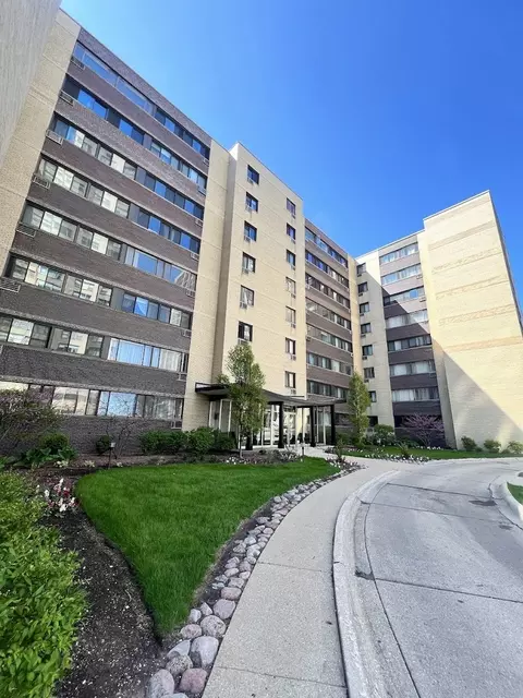 6300 N Sheridan Rd #706, Chicago, IL 60660