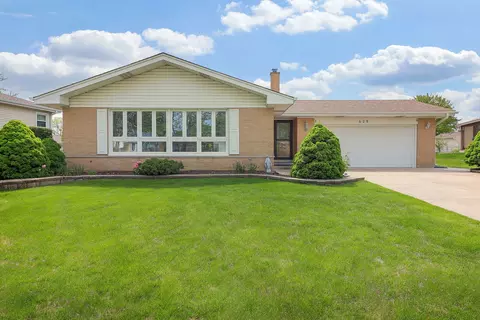 629 Groen Ln, Schaumburg, IL 60193