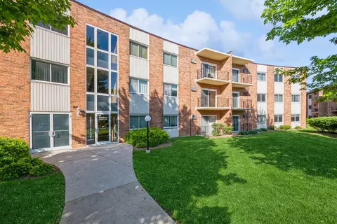 9725 S Keeler Ave #102, Oak Lawn, IL 60453