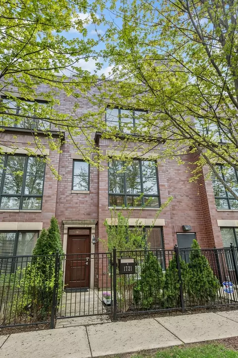 1721 W Schubert Ave #H55, Chicago, IL 60614