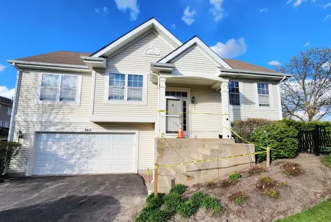 860 Clover Ln, Pingree Grove, IL 60140