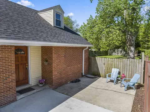 1218 Pine St, Glenview, IL 60025 photo 2