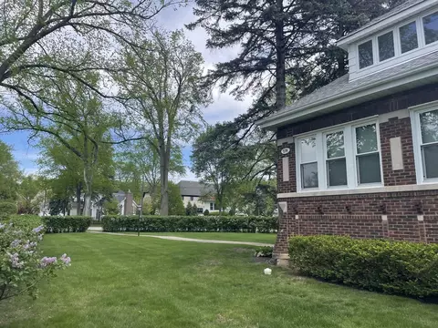 579 S Kearsage Ave, Elmhurst, IL 60126