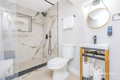 Bath - 849 E 64th Pl, Chicago, IL 60637 photo 3 of 4