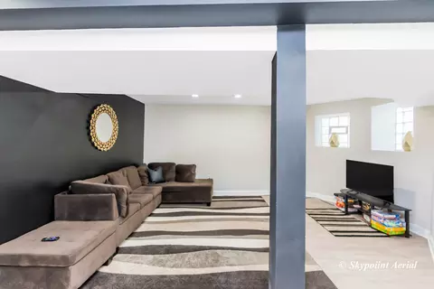 Living - 849 E 64th Pl, Chicago, IL 60637 photo 3 of 4
