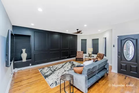 Living - 849 E 64th Pl, Chicago, IL 60637 photo 1 of 4