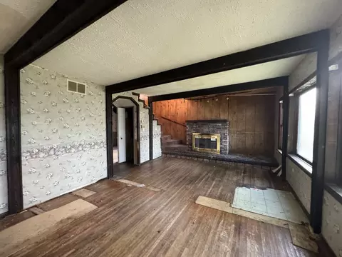 Living - 311 E 11th St, Sterling, IL 61081 photo 1 of 2