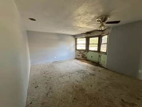 Living - 311 E 11th St, Sterling, IL 61081 photo 2 of 2