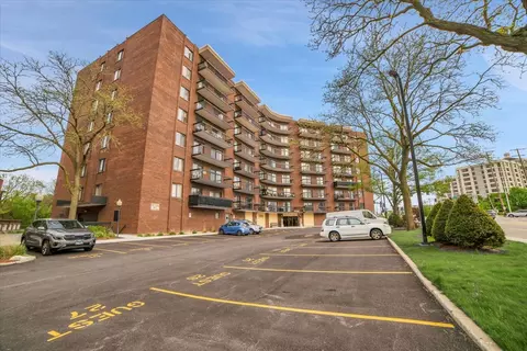 711 S Des Plaines River Rd #204, Des Plaines, IL 60016