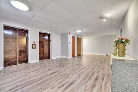 711 S Des Plaines River Rd #204, Des Plaines, IL 60016 photo 7