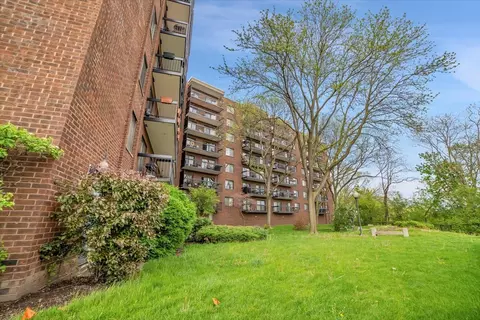 711 S Des Plaines River Rd #204, Des Plaines, IL 60016 photo 3