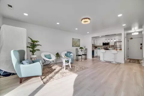 711 S Des Plaines River Rd #204, Des Plaines, IL 60016 photo 11