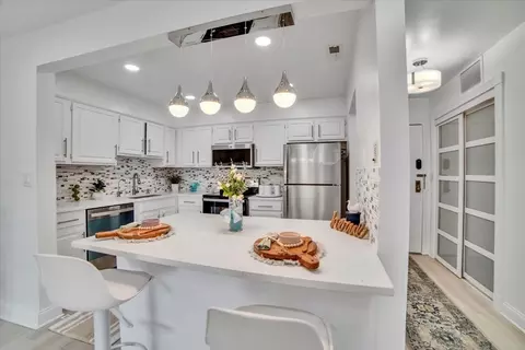 711 S Des Plaines River Rd #204, Des Plaines, IL 60016 photo 13