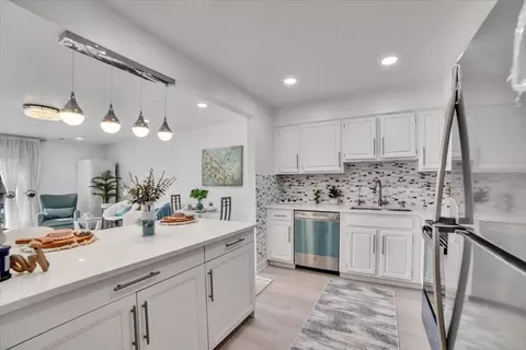 711 S Des Plaines River Rd #204, Des Plaines, IL 60016 photo 14