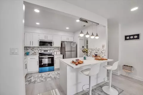 711 S Des Plaines River Rd #204, Des Plaines, IL 60016 photo 15