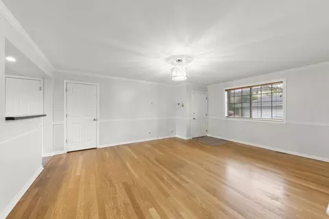 Living - 1338 S Lorraine Rd #D, Wheaton, IL 60189 photo 3 of 4