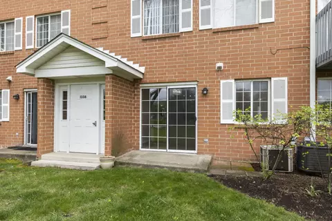 Exterior - 1338 S Lorraine Rd #D, Wheaton, IL 60189 photo 3 of 4