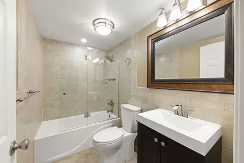 Bath - 1338 S Lorraine Rd #D, Wheaton, IL 60189 photo 1 of 2