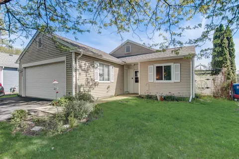 2435 Red Bud Ln, Aurora, IL 60502