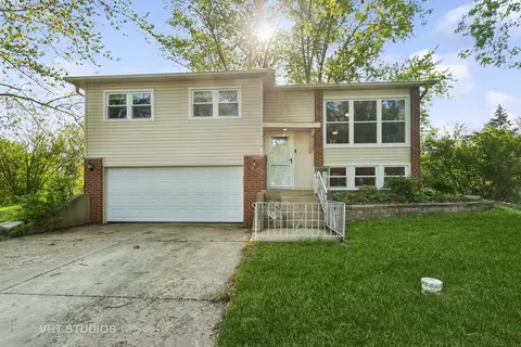 7314 Sprucewood Ave, Woodridge, IL 60517