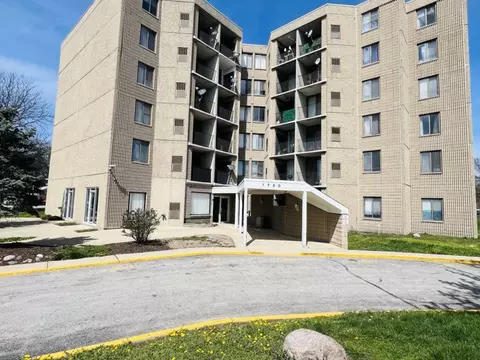 1750 N Marywood Ave #109, Aurora, IL 60505