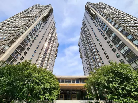 5701 N Sheridan Rd #22T, Chicago, IL 60660