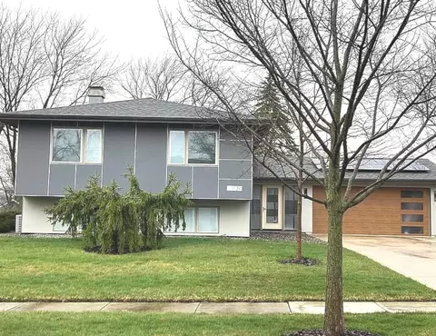 1120 Englewood Rd, Hoffman Estates, IL 60169